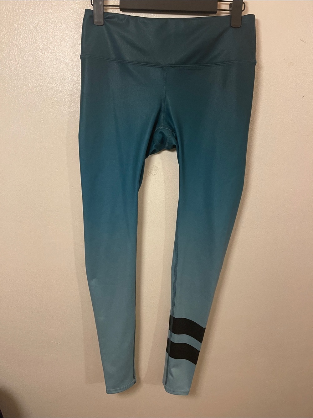 ALO Yoga Teal Ombre Leggings with Black Lower-Leg Stripes